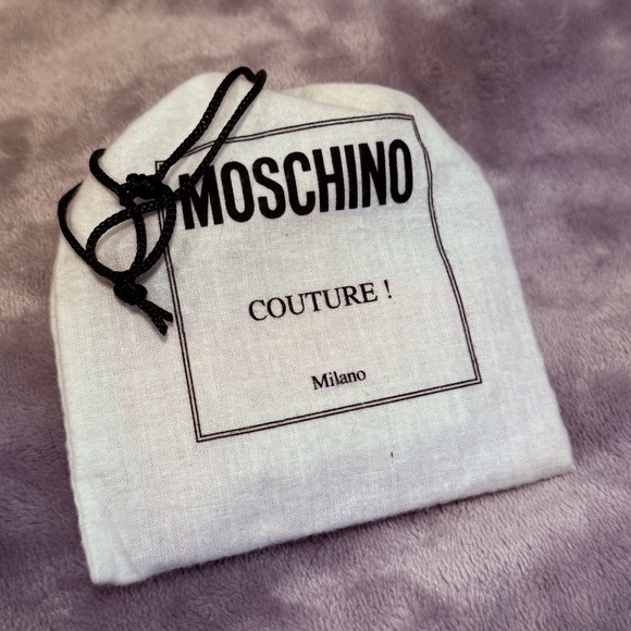 MOSCHINO - LEARHER CARDHOLDER - RED W/ GOLD HARDWARE - Picture 5 of 5